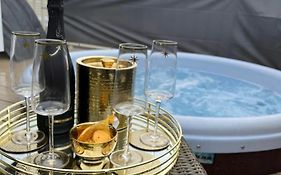 Hot Tub Breaks Fairways Tattershall Lakes